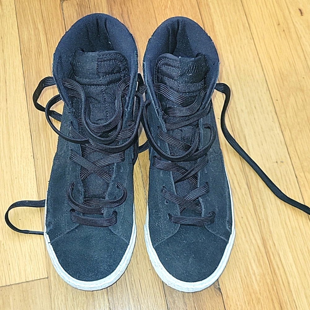 New big kids Nike Blazers Blk Sz 6y/Women 7.5 (no box)